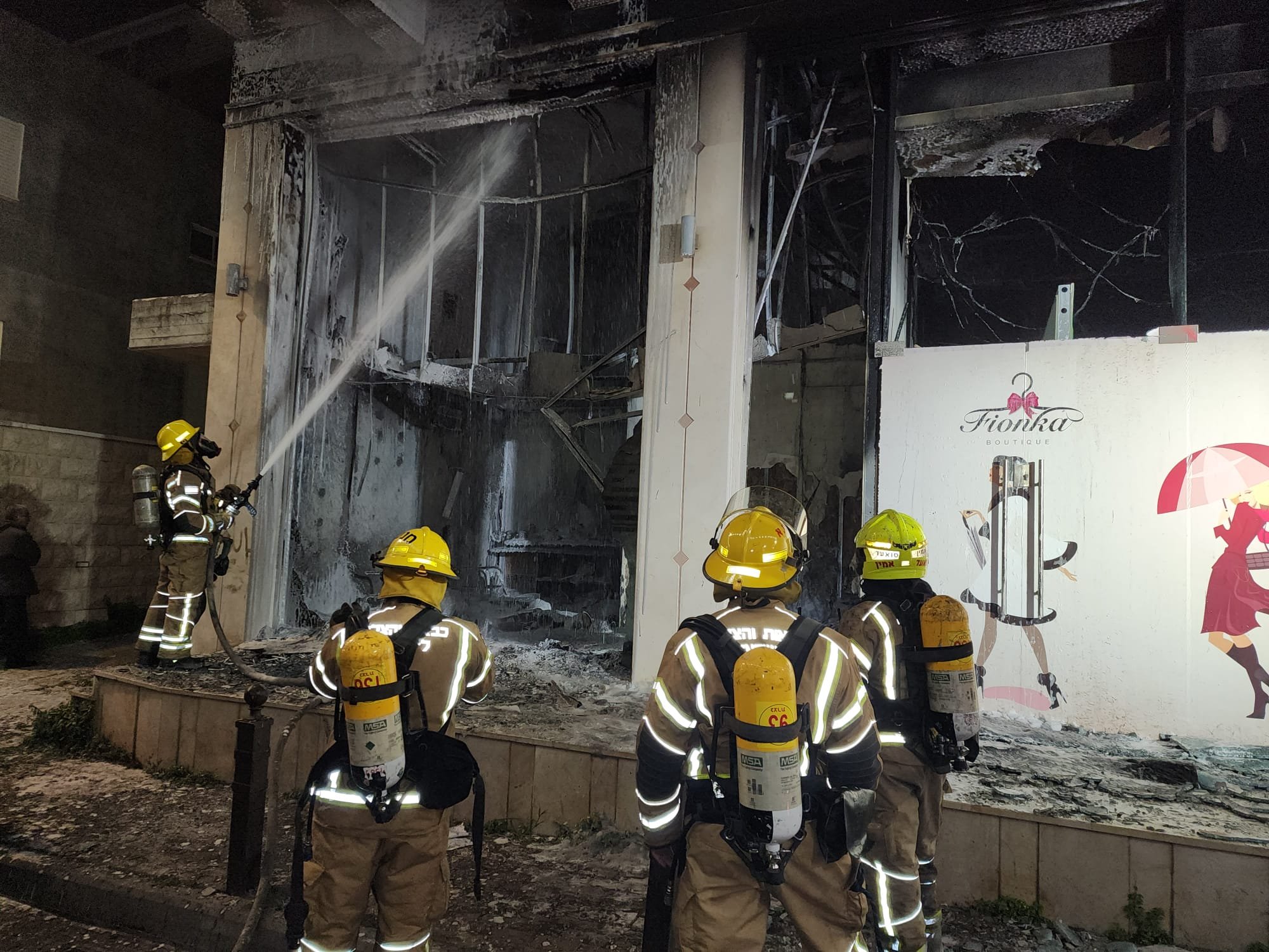 الناصرة: حريق في مبنى تجاري وسكني وتخليص 5 عالقين-0