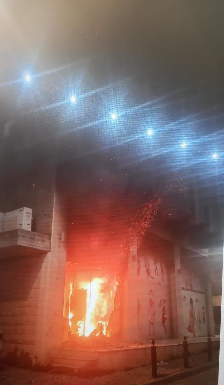 الناصرة: حريق في مبنى تجاري وسكني وتخليص 5 عالقين-1