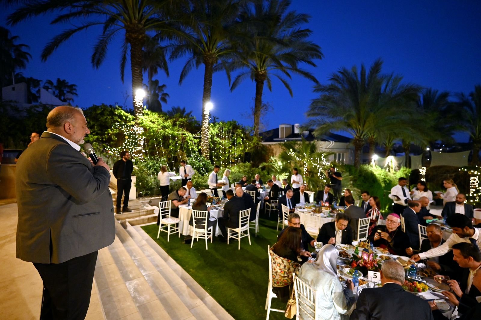 إفطار رمضاني جماعي في بيت السفير الإماراتي في إسرائيل بمشاركة شخصيات بارزة-5