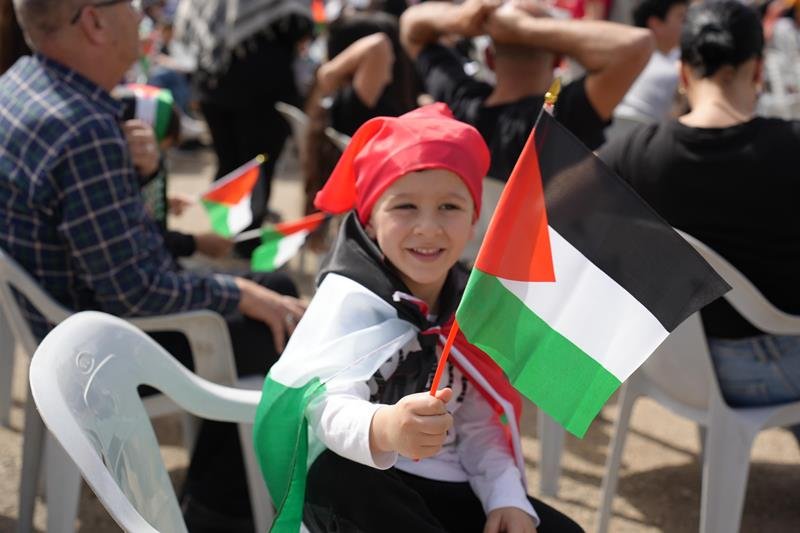 غزة في صلب الحدث: اختتام مهرجان يوم الأرض في دير حنا بمشاركة الآلاف-12