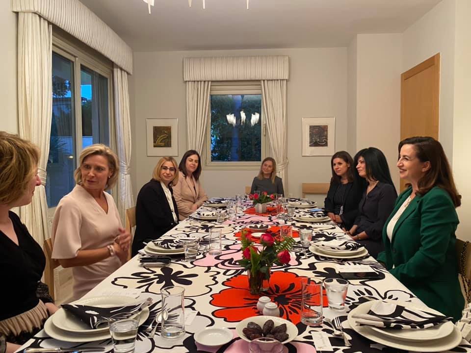 سفيرة فنلندا تقيم مأدبة افطار رمضاني على شرف نخبة من النساء العربيات-1