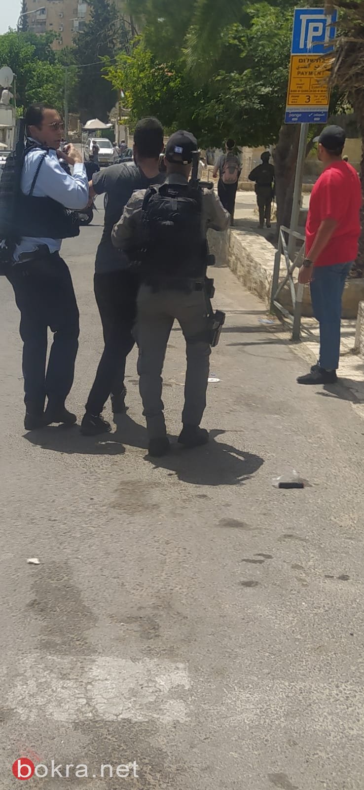متطرفون يهود يعتدون على أهالي حي الشيخ وممتلكاتهم-1