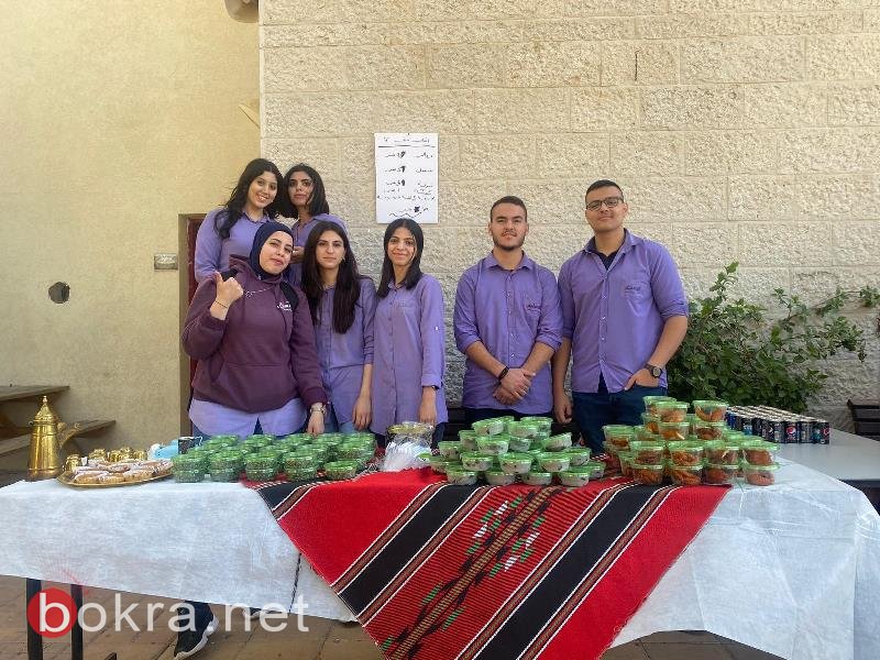 ام الفحم: طلاب المدرسة "الاهليّة" ينظمون بازارا للمأكولات احتفاءً باسبوع الصحة-4