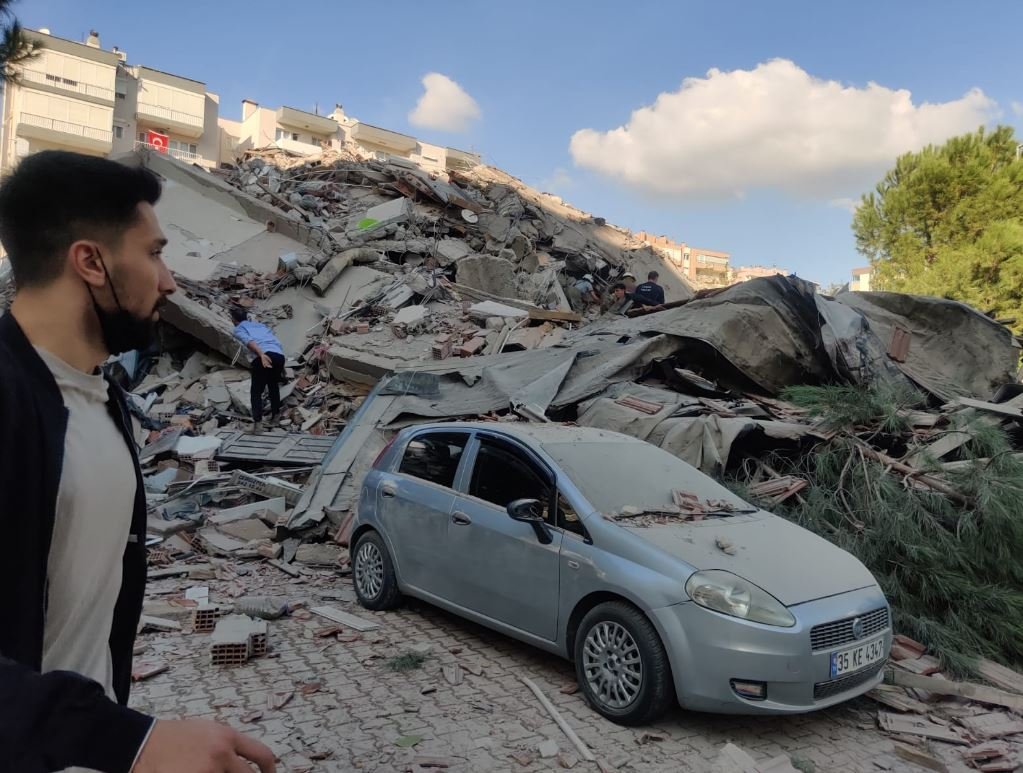 بالفيدو والصور..12 قتيل و400 جريح في زلزال  إزمير التركية-3