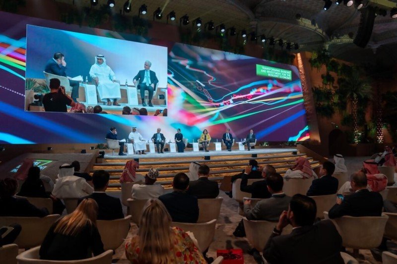 رئيس مجلس إدارة بنك لئومي يشارك في مؤتمر الاستثمار الدولي في السعودية-0