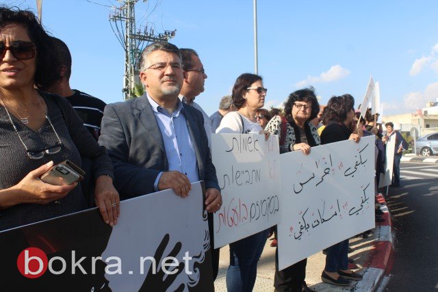 مظاهرة حاشدة امام مبنى المحاكم في الناصرة، وإغلاق الشارع احتجاجًا على قتل النساء -47