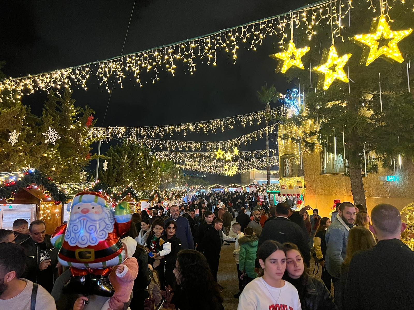 مباشر: الناصرة تضيء  شجرة الميلاد بأجواء رائعة-10