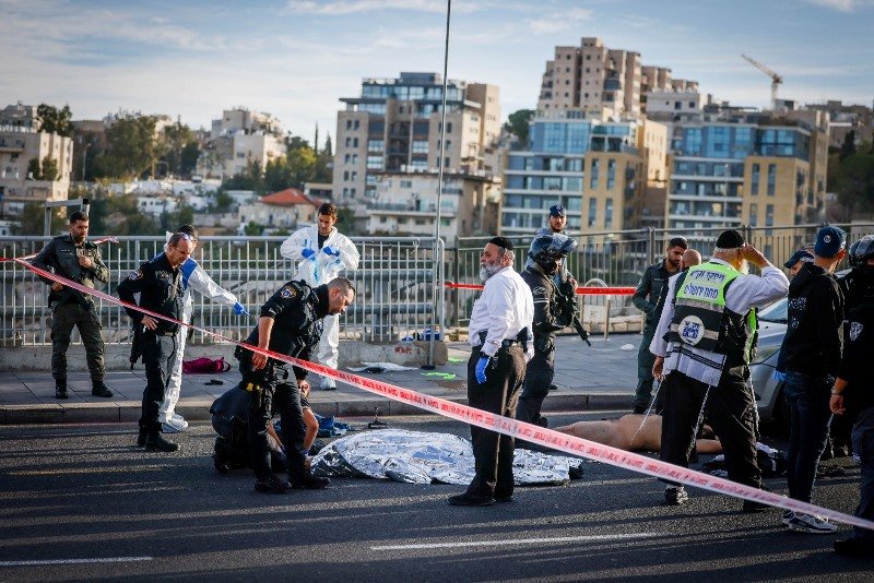 3 قتلى وعدد من المصابين بعملية اطلاق نار في القدس-3