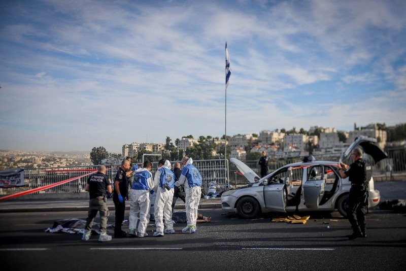 3 قتلى وعدد من المصابين بعملية اطلاق نار في القدس-4