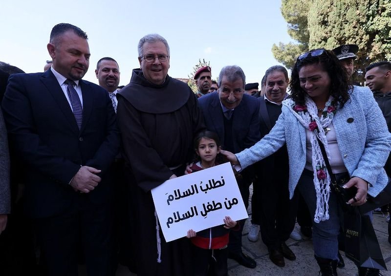 إيذانًا ببدء الشعائر الدينية لأعياد الميلاد..وصول موكب حارس الأراضي المقدسة إلى بيت لحم-13