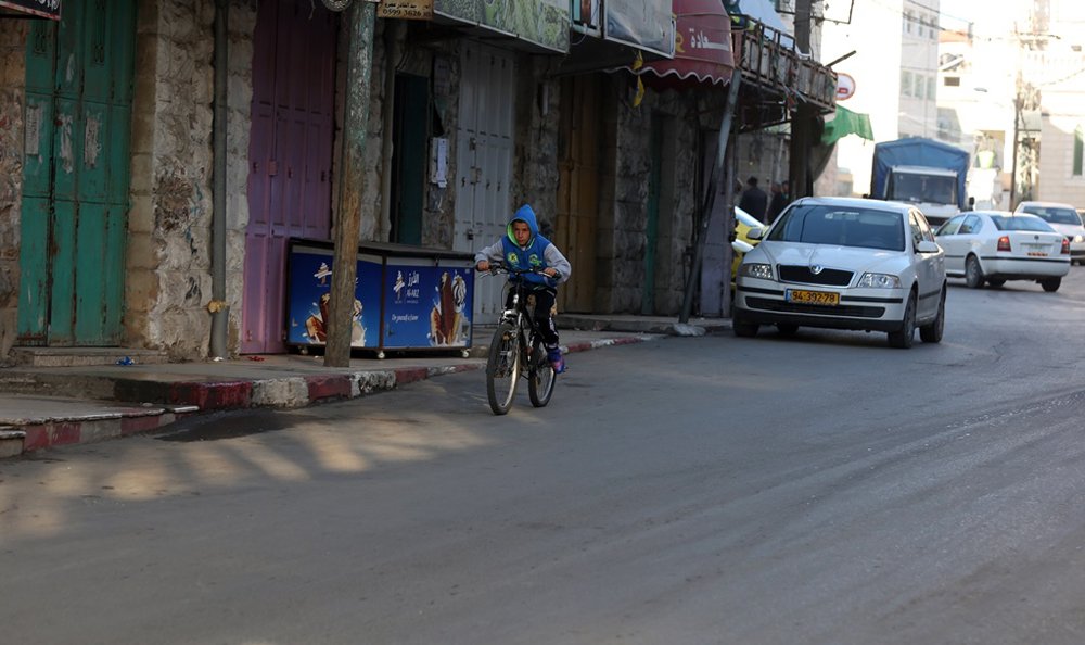 الاضراب الشامل يعم المحافظات الفلسطينية حدادا على أرواح الشهداء-4