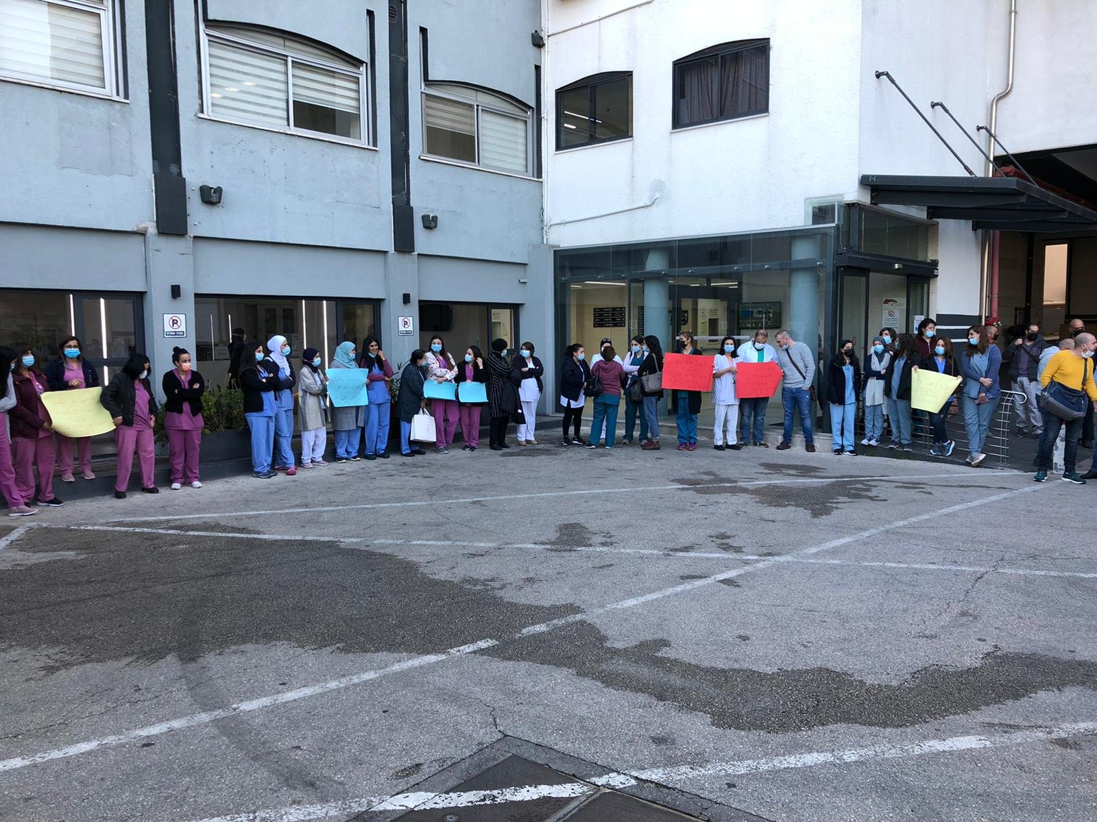 الممرضون والممرضات في مستشفى العائلة المقدسة يواصلون احتجاجهم-1