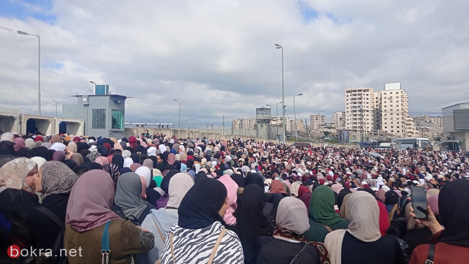 القوات الاسرائيلية تقيد وصول آلاف الفلسطينيين من الضفة للصلاة في المسجد الأقصى في الجمعة الثانية من رمضان-7