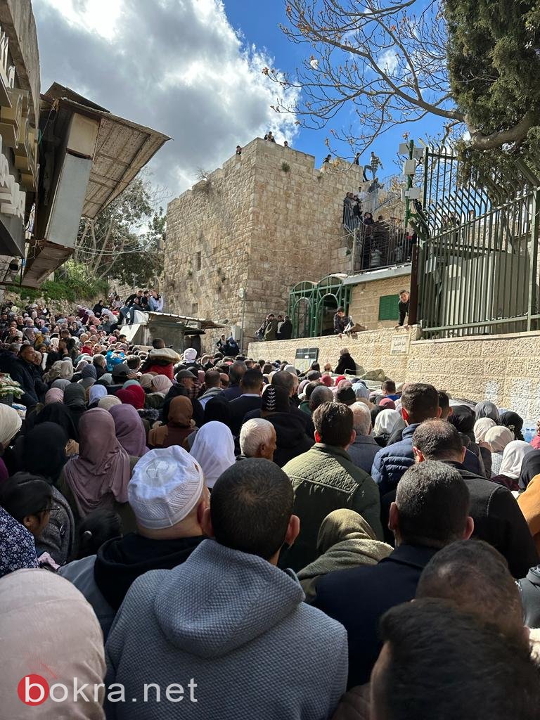 القدس : اعتقال احد المصلين وازدحامات شديدة عند ابواب المدينة في اعقاب صلاة الجمعة-2