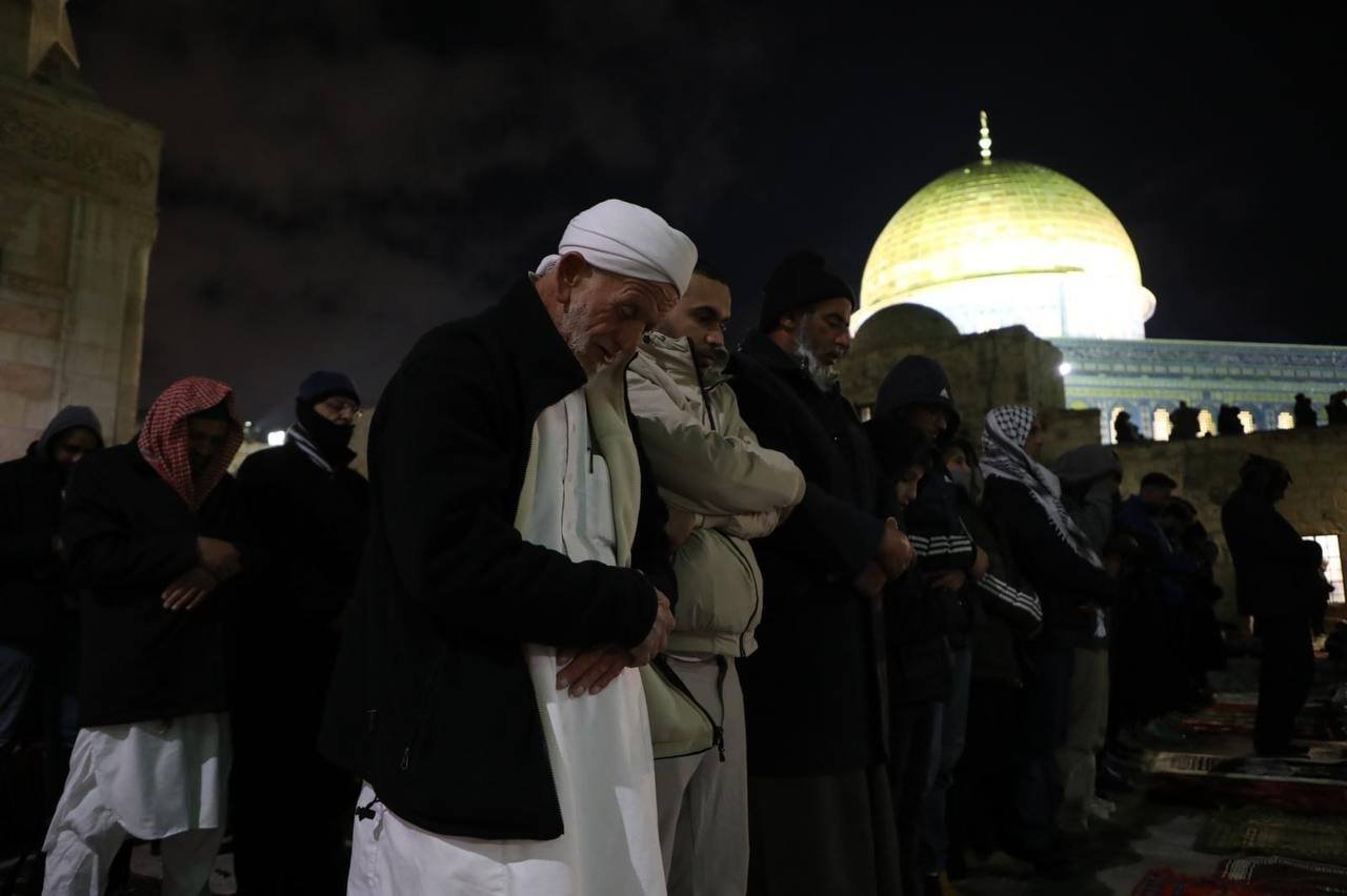 150 ألف مصل يؤدون العشاء والتراويح في المسجد الأقصى المبارك-5