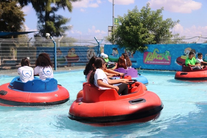 أطفال مخيم المحبة سخنين يزورون متنزه ومجمع الألعاب بلجان في حيفا-4