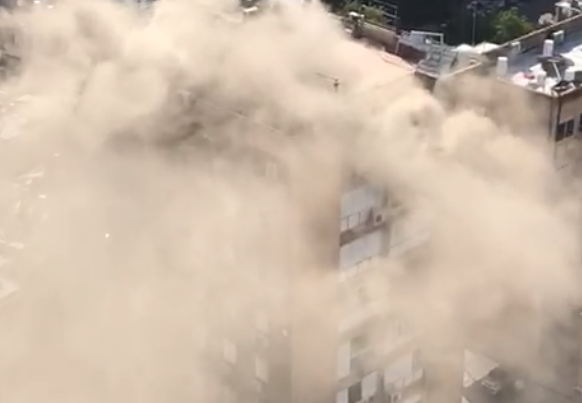 حريق هائل في بناية برمات غان وتخليص 14 عالقًا-0