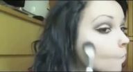 إطلالة المرأة الفاتنة بالظل الأسود إطلالة المرأة الفاتنة بالظل الأسود
