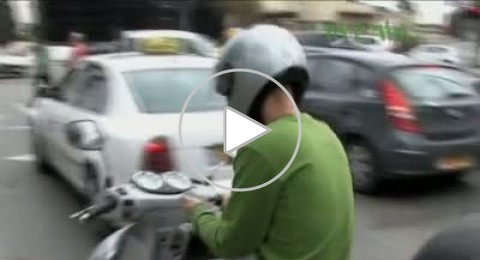 أور يروك: واحد من كل خمسة سائقين يرسل رسالة (SMS) خلال السواقة