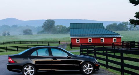 أسباب مشكلة رائحة البنزين في السيارة