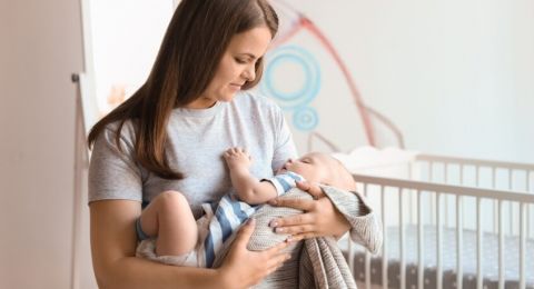 التهويدة.. ما سرّ تأثير هذا النوع من الغناء على الرضيع؟