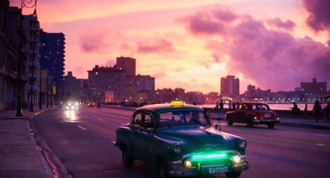 مخاطر قيادة السيارة ليلا وبعض ارشادات الحماية