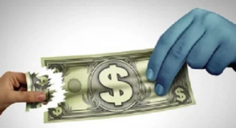 حكم أخذ قرض بفائدة لسداد دين الأخ