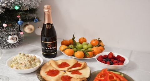 دراسة تبين كم ستكلف الروس طاولة الاحتفال بعيد رأس السنة هذا العام