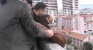 تركيا: أنقاذ رجل حاول الانتحار في اللحظة الأخيرة!