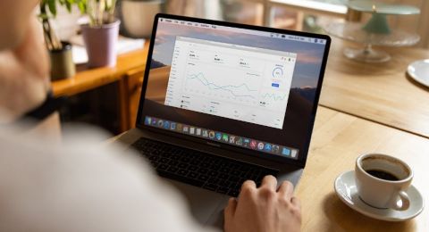 هل يجعلنا الذكاء الاصطناعي أغبياء؟