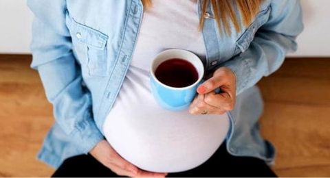 خلال الحمل.. هل يؤثر شرب القهوة في الجنين؟