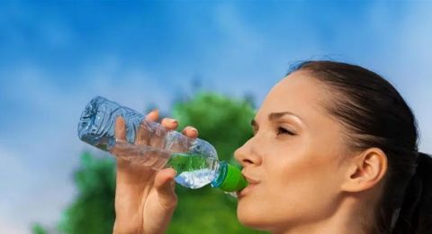 4 أنواع من الأطعمة تزيد شعورك بالعطش.. ابتعدوا عنها في رمضان