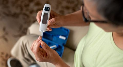 اختراق طبي: علاج مبتكر يمكّن مريضة سكري من النوع الأول من الاستغناء عن الأنسولين