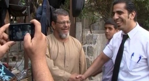 شبيه مرسي: الشبه بيني وبين الرئيس سبب لي المشاكل شبيه مرسي: الشبه بيني وبين الرئيس سبب لي المشاكل