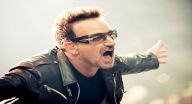  المغني Bono يفقد صوته مباشرة على المسرح