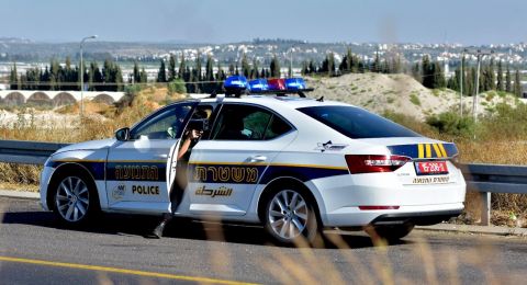 مخالفة 500 شيكل و 6 نقاط لمن يتم ضبطه يستخدم الساعة الذكية أو ينظر اليها أثناء القيادة