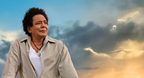 بعد تدهور حالته الصحية.. نقل محمد منير إلى المستشفى