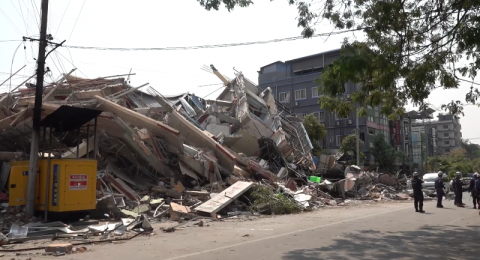 قتلى ومئات المصابين والمفقودين جراء زلزال يضرب شمال أفغانستان
