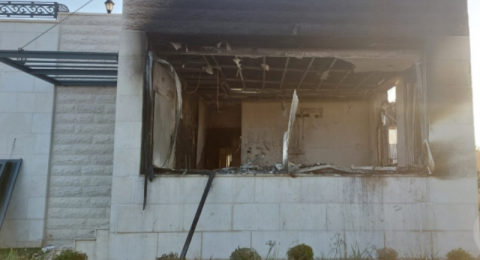 رام الله.. مستوطنون يضرمون النار في منزل بقرية أبو فلاح