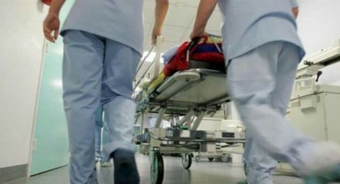 بعد إجرائه عملية جراحية.. نقل فنان شهير إلى العناية المركزة