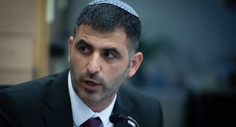 مشروع قانون جديد يثير جدلاً في إسرائيل: كرعي يسعى لإخضاع الإعلام للحكومة