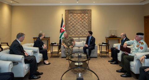 ملك الأردن يشيد بجهود بريطانيا لاستعادة التهدئة ويؤكد ضرورة الالتزام بإنهاء الحرب على غزة ودعم الدولة الفلسطينية