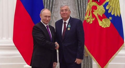 القنصل أمين صفية يتسلم من الرئيس بوتين وسام الصداقة الروسي الرفيع