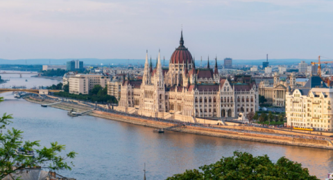 10 وجهات سياحية في نوفمبر لكل مسافرة تبحث عن الهدوء والجمال