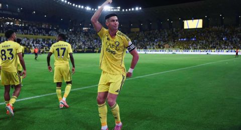 شاهد.. كريستيانو رونالدو يحتفل ويرقص 