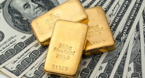تراجع الذهب وارتفاع سعر صرف الدولار إلى أعلى مستوى في 3 أشهر