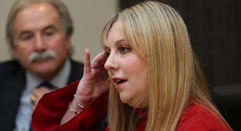 تعويض 10 ملايين دولار لمعلمة أميركية بعد 