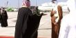ولي العهد السعودي يستقبل أمير قطر معانقا