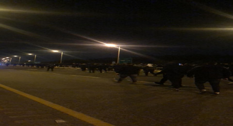 الشرطة تفرق المتظاهرين في مدخل كفر قرع