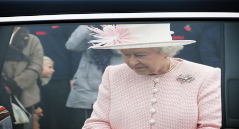 كيف تغيرت ملامح ملكة بريطانيا حسب صورتها على العملات النقدية